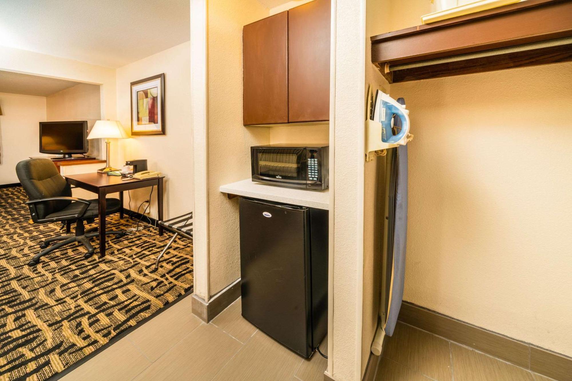 Quality Inn & Suites Danville Exterior foto